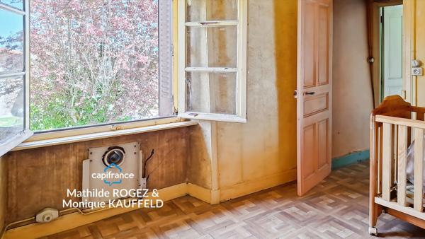 Maison à rénover avec grange en pierre, source et 7 000 m² de terrain - Saint Gervais Sous Meymont (63)
