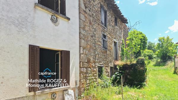 Maison à rénover avec grange en pierre, source et 7 000 m² de terrain - Saint Gervais Sous Meymont (63)