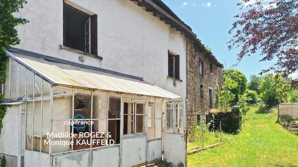 Maison à rénover avec grange en pierre, source et 7 000 m² de terrain - Saint Gervais Sous Meymont (63)