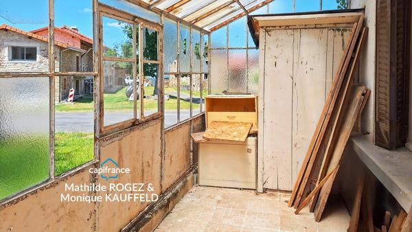 Maison à rénover avec grange en pierre, source et 7 000 m² de terrain - Saint Gervais Sous Meymont (63)