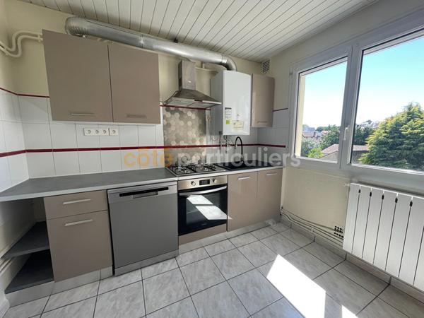 Vente
                Appartement52 m² - 3 Pièces -
                    TARBES (65000)