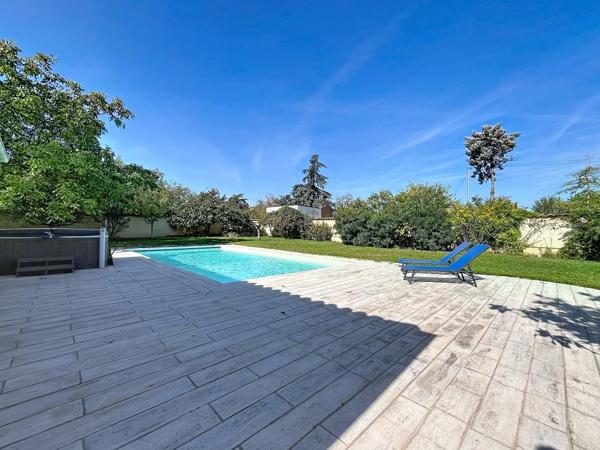 MAISON MEUBLEE CLIMATISEE AVEC PISCINE ET JACUZZI- 150 m2 – EXTERIEUR 1300 m2 – 69330 MEYZIEU SECTEUR DU GRAND LARGE