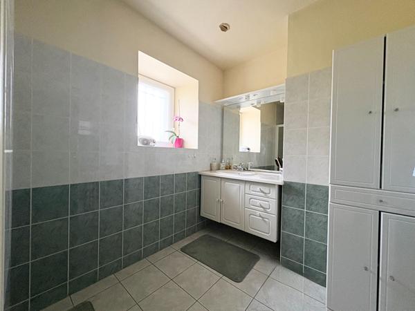 Maison 8 pièces - 4 chambres - LES VELLUIRE SUR VENDEE