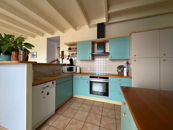 Maison 8 pièces - 4 chambres - LES VELLUIRE SUR VENDEE