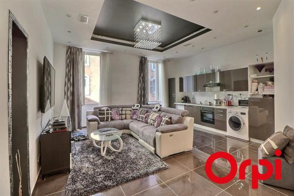 Appartement à vendre    4 pièces • 103,64 m2 Marseille 1