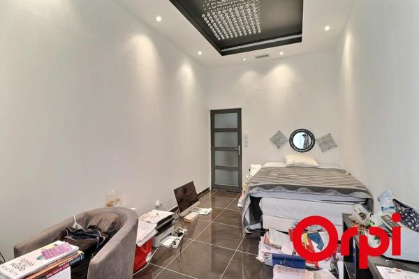 Appartement à vendre    4 pièces • 103,64 m2 Marseille 1