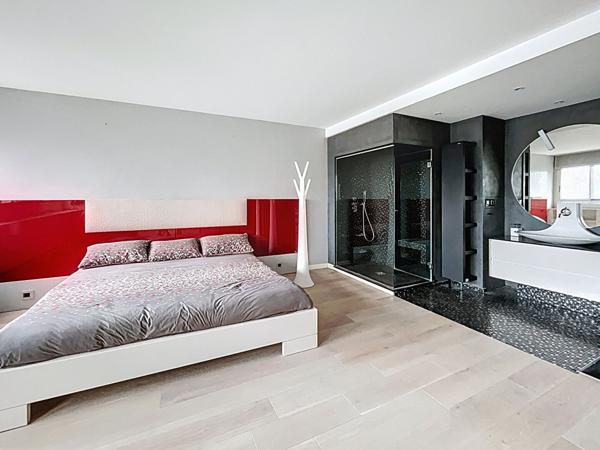 Très beau duplex de 3 pièces, 81 m², offrant une vue imprenable sur la Seine.