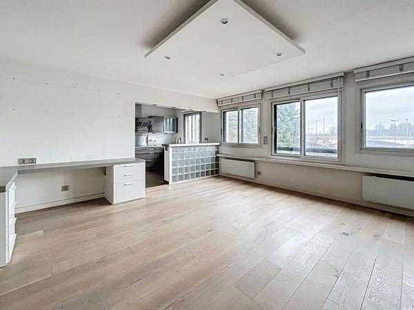 Très beau duplex de 3 pièces, 81 m², offrant une vue imprenable sur la Seine.