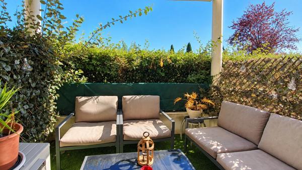 BEL APPARTEMENT T2 RENOVE AVEC TERRASSE