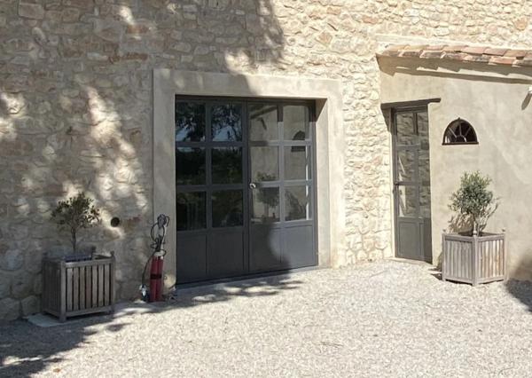 Local/bureau à louer AIX EN PROVENCE (13)dans ancien chai viticole du XVIIIe – 132 m²
