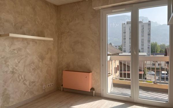 Appartement à vendre    5 pièces • 96 m2 Cluses