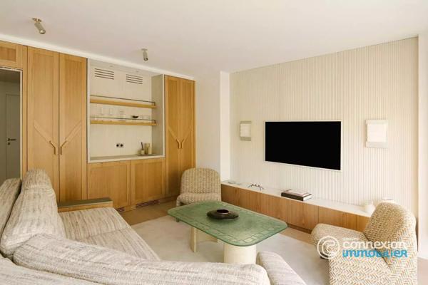 Appartement vue dégagée, entièrement décoré, meublé, équipé – Large balcon