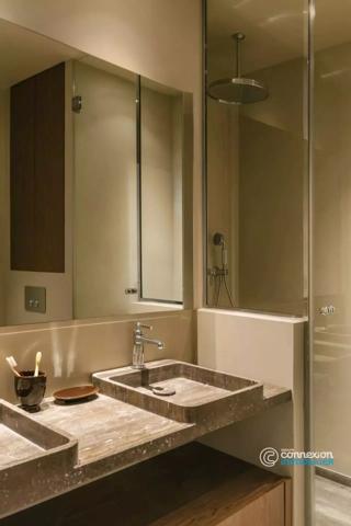 Appartement vue dégagée, entièrement décoré, meublé, équipé – Large balcon