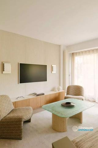 Appartement vue dégagée, entièrement décoré, meublé, équipé – Large balcon