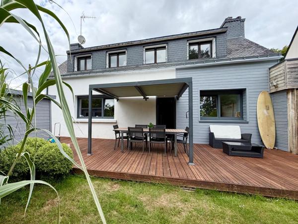 Maison rénovée de 110 m², au calme, 3 chambres, terrain de 848 m² et ruisseau en limite de propriété.