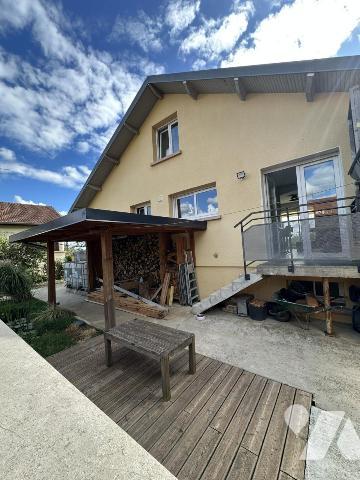Maison individuelle avec bassin à poissons, un atelier, un garage, 4 chambres 505M² de terrain