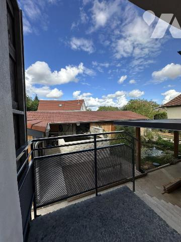 Maison individuelle avec bassin à poissons, un atelier, un garage, 4 chambres 505M² de terrain