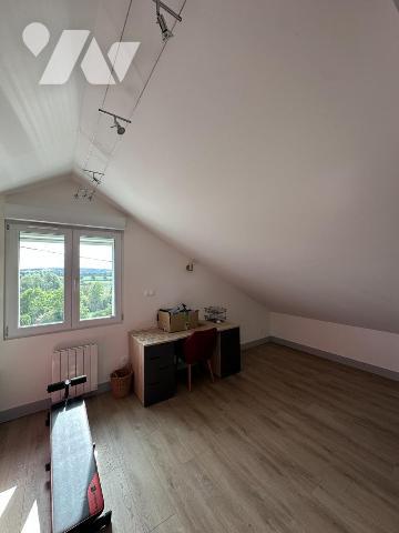 Maison individuelle avec bassin à poissons, un atelier, un garage, 4 chambres 505M² de terrain