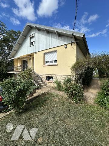 Maison individuelle avec bassin à poissons, un atelier, un garage, 4 chambres 505M² de terrain