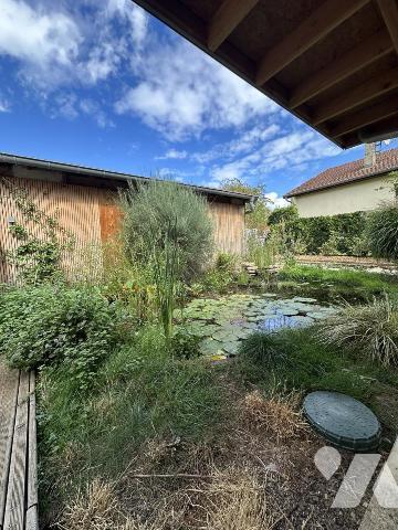Maison individuelle avec bassin à poissons, un atelier, un garage, 4 chambres 505M² de terrain