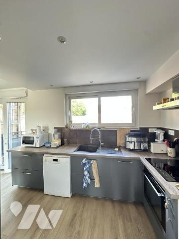 Maison individuelle avec bassin à poissons, un atelier, un garage, 4 chambres 505M² de terrain