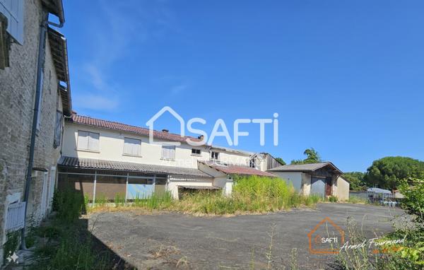 ANCIENNE BATISSE A RENOVER A SAINT-GELAIS