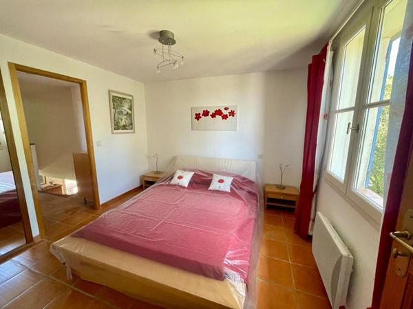 MAISON familiale 3 ch avec salle d'eau et piscine au calme