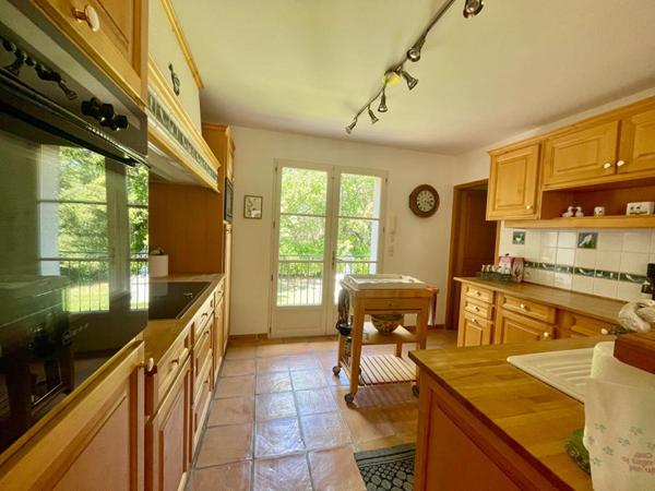 MAISON familiale 3 ch avec salle d'eau et piscine au calme