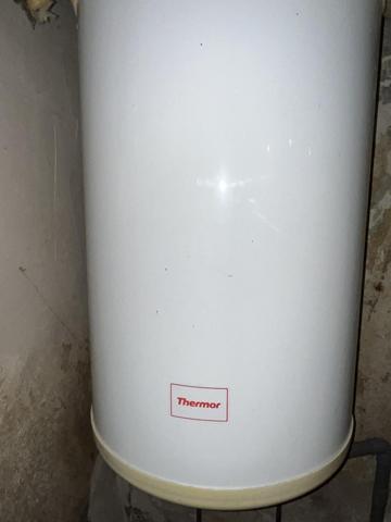 Immeuble à usage mixte avec son commerce de 44m2 et deux grande dépendance sur une surface totale de 180m2