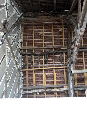 Immeuble à usage mixte avec son commerce de 44m2 et deux grande dépendance sur une surface totale de 180m2