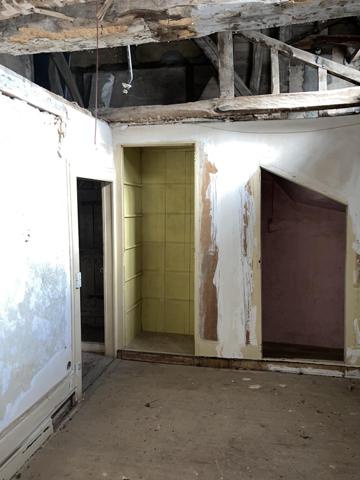 Immeuble à usage mixte avec son commerce de 44m2 et deux grande dépendance sur une surface totale de 180m2