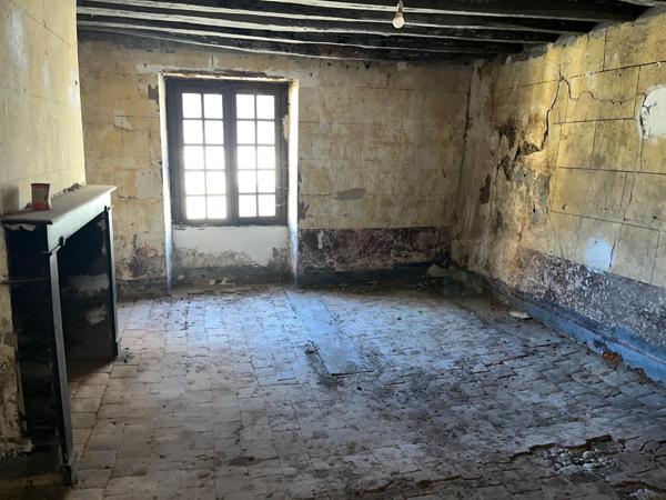 Immeuble à usage mixte avec son commerce de 44m2 et deux grande dépendance sur une surface totale de 180m2