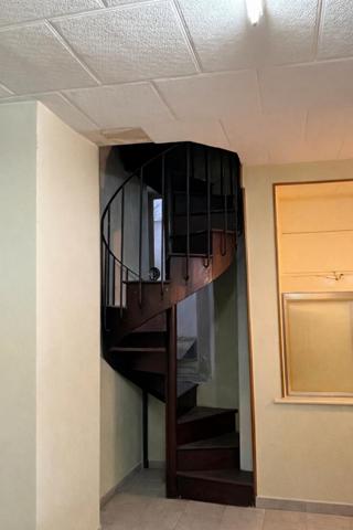 Immeuble à usage mixte avec son commerce de 44m2 et deux grande dépendance sur une surface totale de 180m2