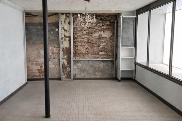 Immeuble à usage mixte avec son commerce de 44m2 et deux grande dépendance sur une surface totale de 180m2