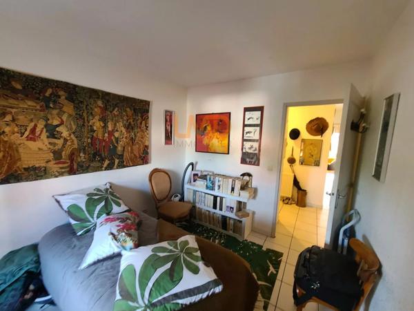 Appartement de type T3 d'une superficie de 71 m2.