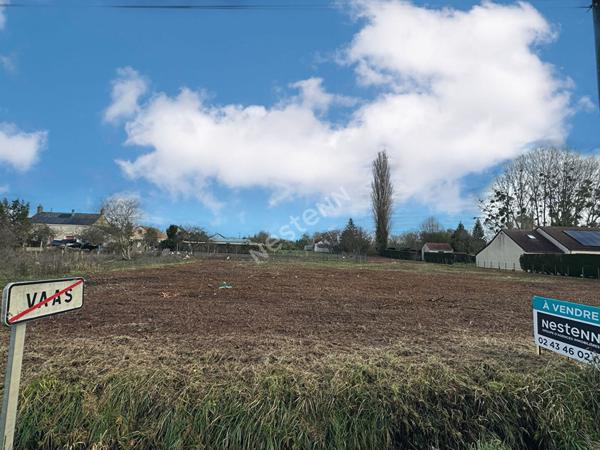 Agréable terrain constructible d'environ 2404 m² à vendre à VAAS (72500)
