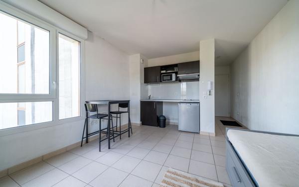 Appartement à louer    1 pièce •  Cenon