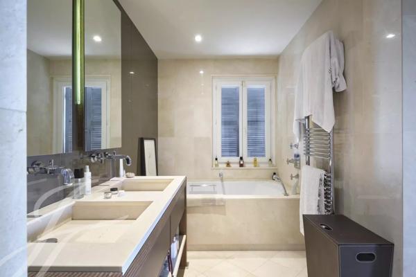 Mougins- superbe bastide moderne