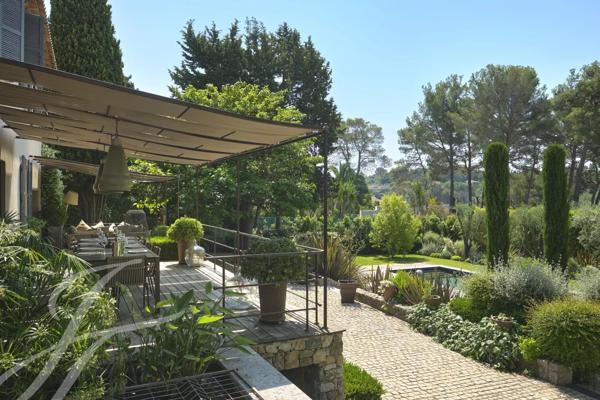 Mougins- superbe bastide moderne