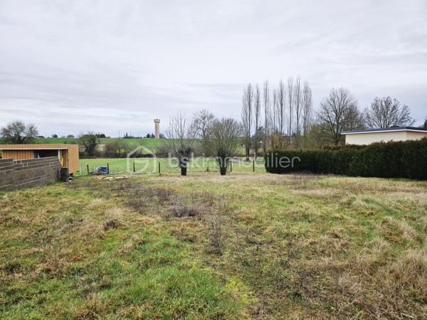 A PERNAY 
Belle vue sur la campagne pour ce terrain constructible de 791 m2 .
Terrain viabilisé - libre de constructeur
Nombreuses possibilités.