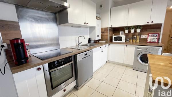 Appartement 3 pièces de 62 m² à Port-de-Bouc (13110)