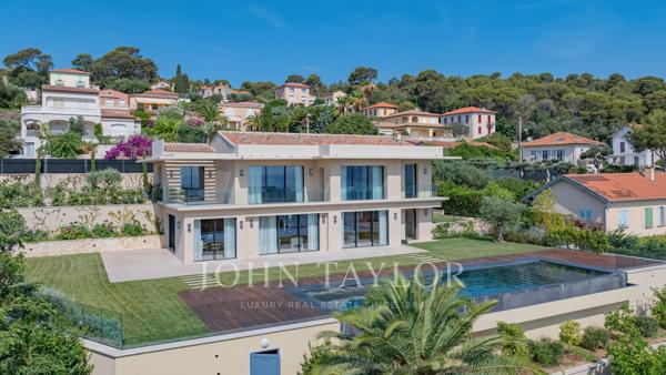 Élégance contemporaine face à Saint-Jean-Cap-Ferrat