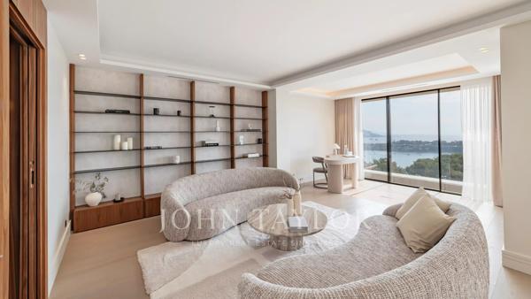 Élégance contemporaine face à Saint-Jean-Cap-Ferrat
