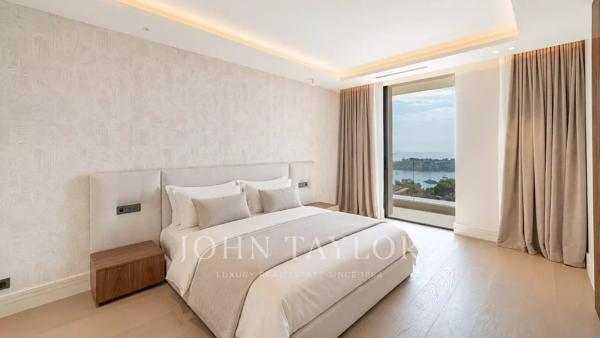 Élégance contemporaine face à Saint-Jean-Cap-Ferrat