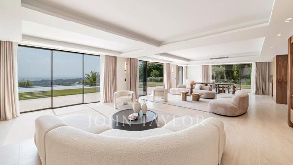 Élégance contemporaine face à Saint-Jean-Cap-Ferrat