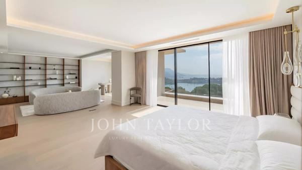 Élégance contemporaine face à Saint-Jean-Cap-Ferrat