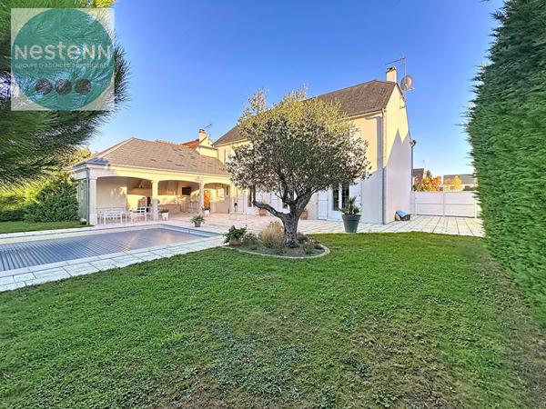 Maison moderne à vendre à Saint Denis en Val - 4 chambres, piscine, garage