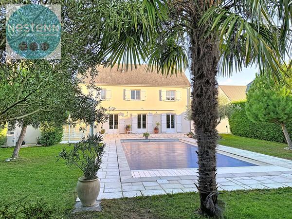 Maison moderne à vendre à Saint Denis en Val - 4 chambres, piscine, garage