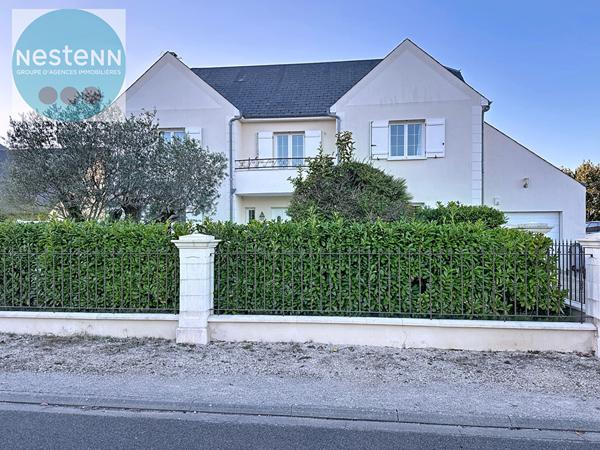 Maison moderne à vendre à Saint Denis en Val - 4 chambres, piscine, garage