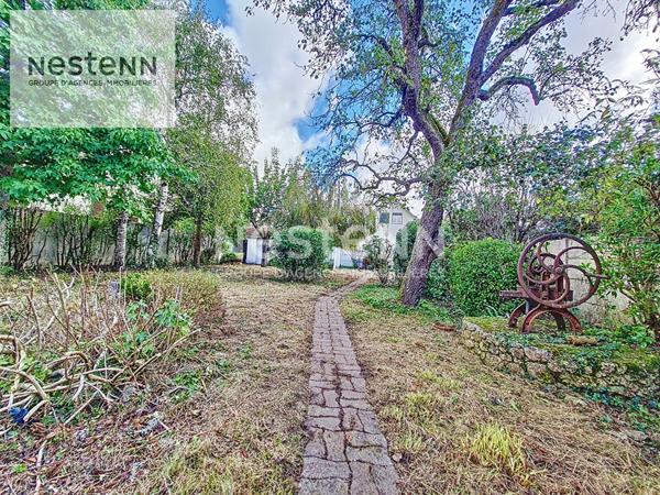 ORLEANS proche Jardin des Plantes à 6 min du centre ville en voiture ! Maison anvienne de 125m2 A RENOVER - annexes, garage, superbe jardin clos